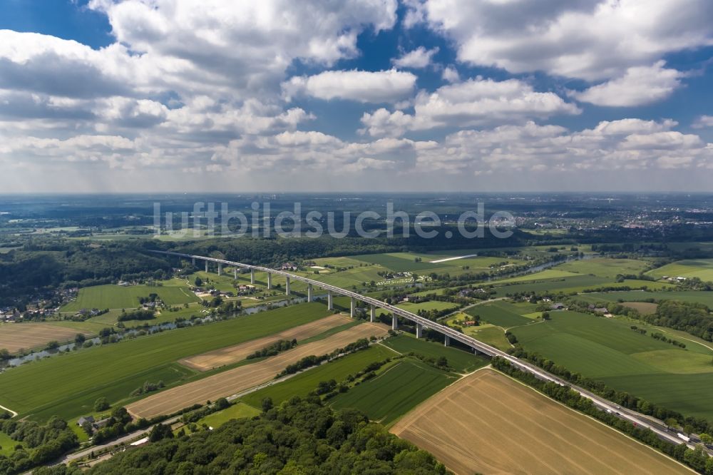 Luftaufnahme Mülheim an der Ruhr - Brücke an der Bundesautobahn in Mülheim an der Ruhr im Bundesland Nordrhein-Westfalen