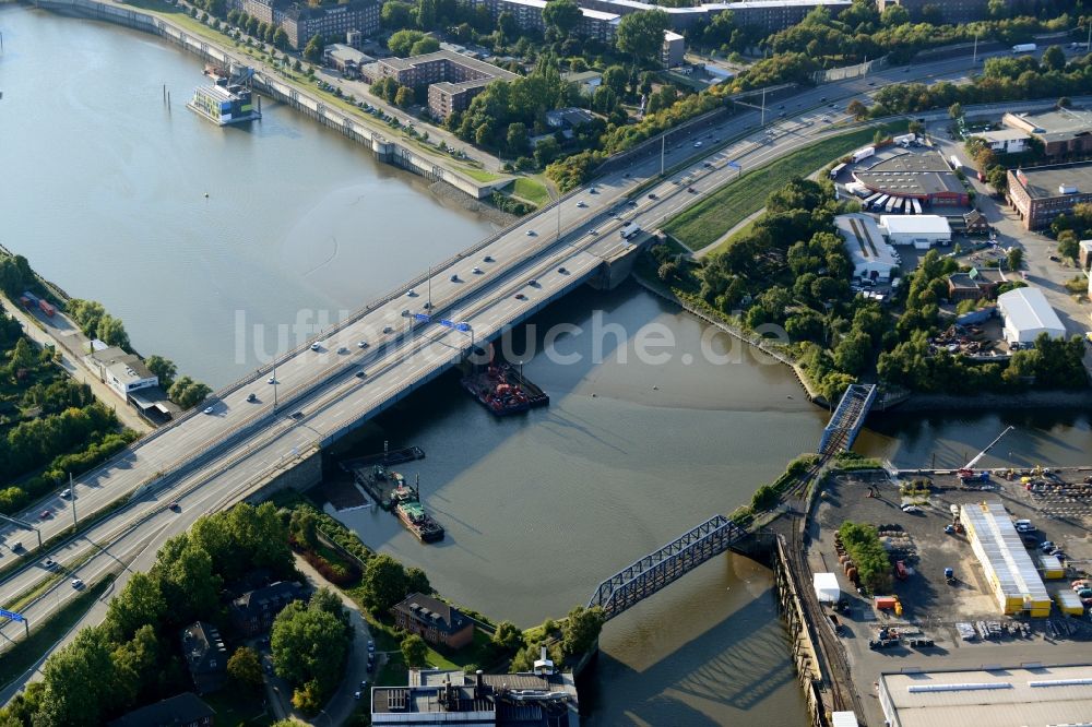 Hamburg von oben - Brücke Müggenburger Zollhafen, Reginenortbrücke und Beesenlandbrücke in Hamburg-Mitte / Veddel