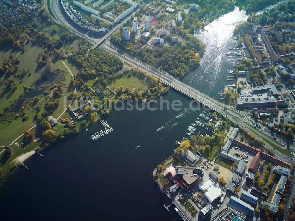 Potsdam aus der Vogelperspektive: Brücke der Nuthestraße in Potsdam im Bundesland Brandenburg