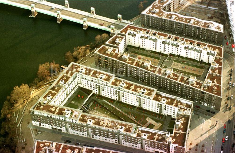 Luftaufnahme Berlin - Spandau - Brücke zur Wasserstadt Oberhavel in Berlin - Spandau.