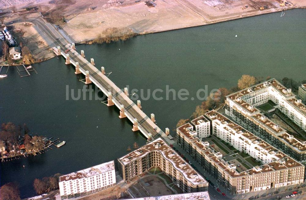 Berlin - Spandau von oben - Brücke zur Wasserstadt Oberhavel in Berlin - Spandau.