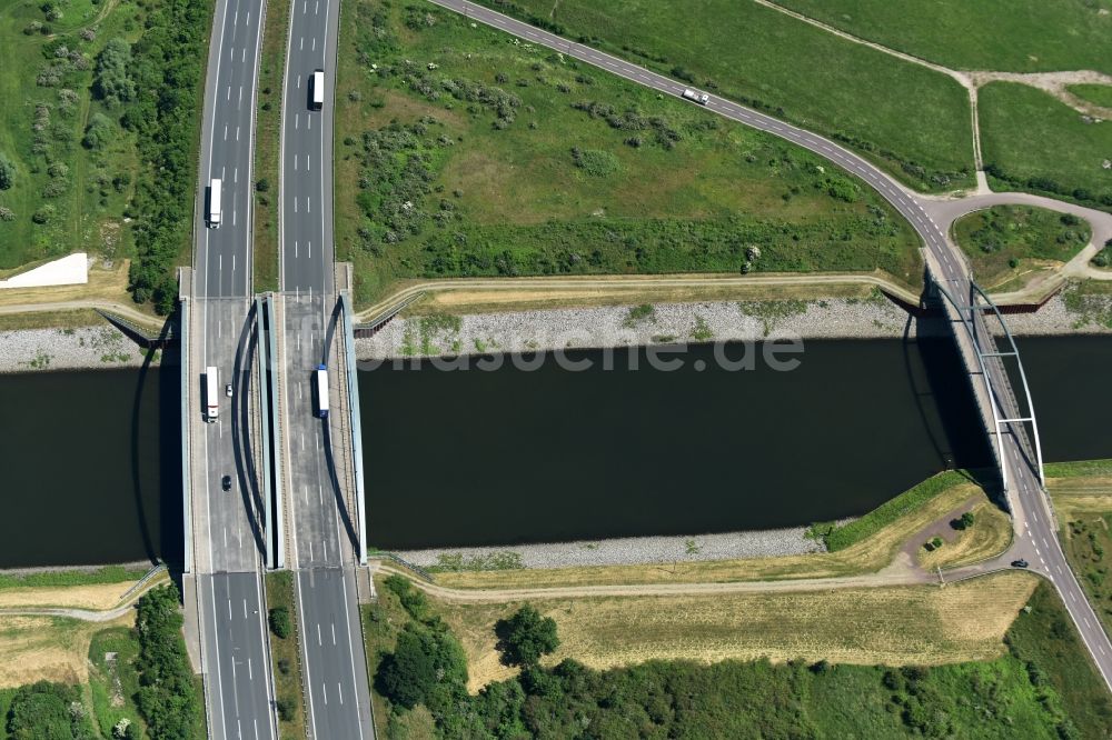 Magdeburg von oben - Brücken über den Abstiegskanal Rothensee in Magdeburg im Bundesland Sachsen-Anhalt