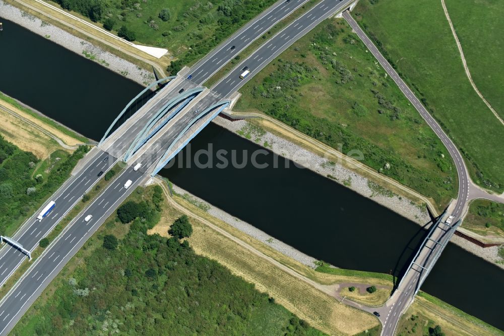 Magdeburg aus der Vogelperspektive: Brücken über den Abstiegskanal Rothensee in Magdeburg im Bundesland Sachsen-Anhalt