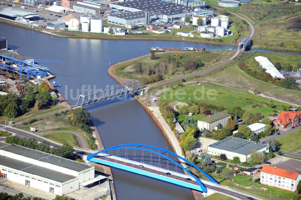 Genthin von oben - Brücken über Elbe-Havel-Kanal in Genthin