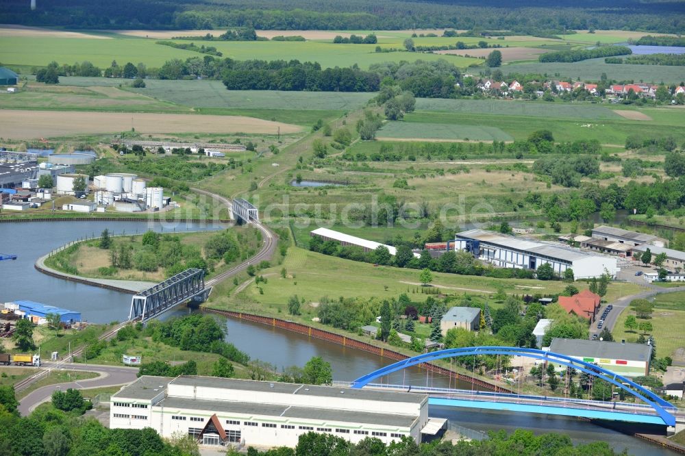 Genthin aus der Vogelperspektive: Brücken über dem Elbe-Havel-Kanal in Genthin im Bundesland Sachsen-Anhalt