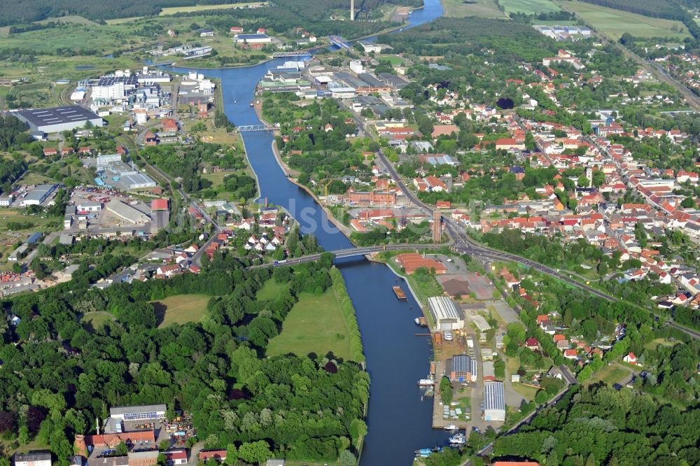 Genthin aus der Vogelperspektive: Brücken über dem Elbe-Havel-Kanal in Genthin im Bundesland Sachsen-Anhalt