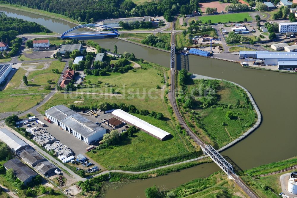 Genthin aus der Vogelperspektive: Brücken über dem Elbe-Havel-Kanal in Genthin im Bundesland Sachsen-Anhalt