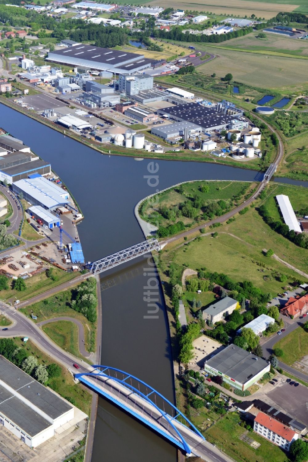 Genthin aus der Vogelperspektive: Brücken über dem Elbe-Havel-Kanal in Genthin im Bundesland Sachsen-Anhalt