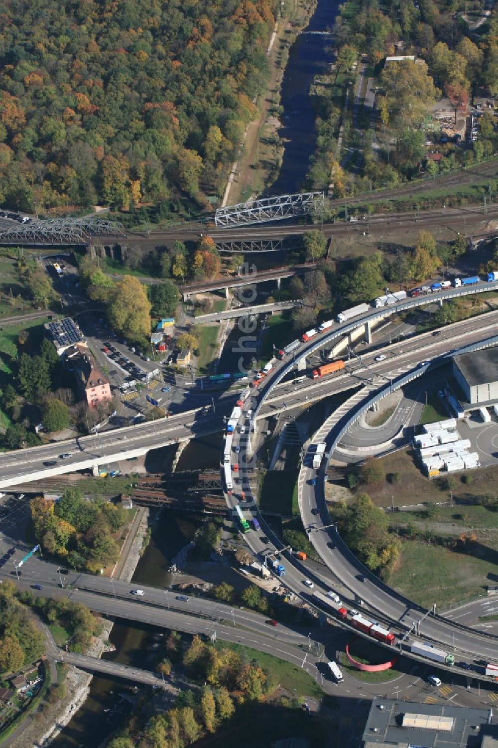 Luftaufnahme Basel - Brücken über den Fluss Wiese in Basel in der Schweiz