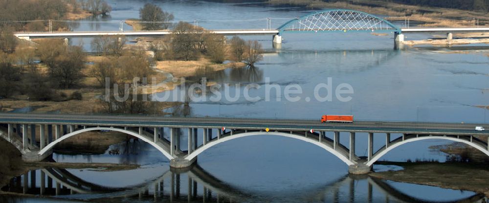 Frankfurt / Oder aus der Vogelperspektive: Brücken über die Oder bei Frankfurt (Oder)