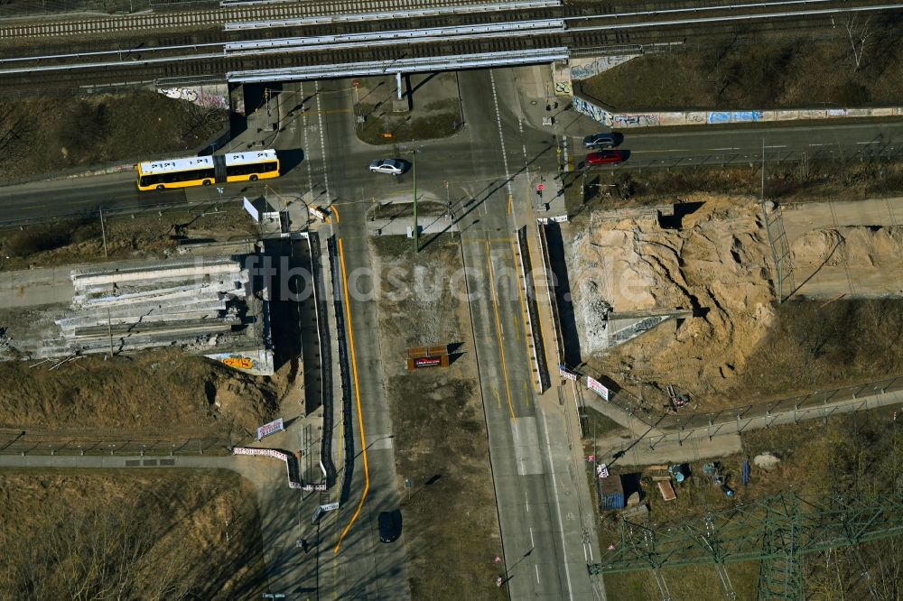 Luftbild Berlin - Brücken- Demontage Wuhletalbrücke im Ortsteil Marzahn in Berlin, Deutschland