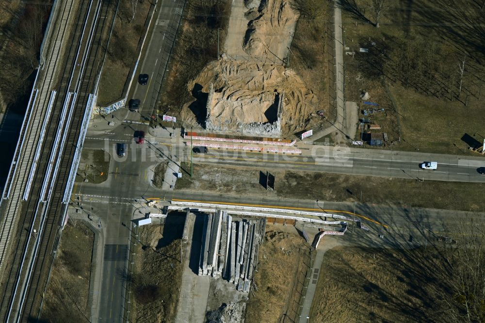 Berlin von oben - Brücken- Demontage Wuhletalbrücke im Ortsteil Marzahn in Berlin, Deutschland