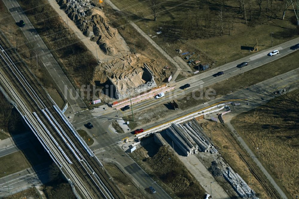 Luftaufnahme Berlin - Brücken- Demontage Wuhletalbrücke im Ortsteil Marzahn in Berlin, Deutschland