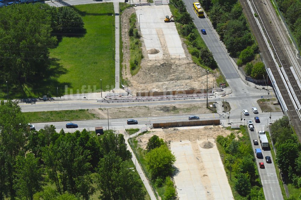 Berlin von oben - Brücken- Demontage Wuhletalbrücke im Ortsteil Marzahn in Berlin, Deutschland