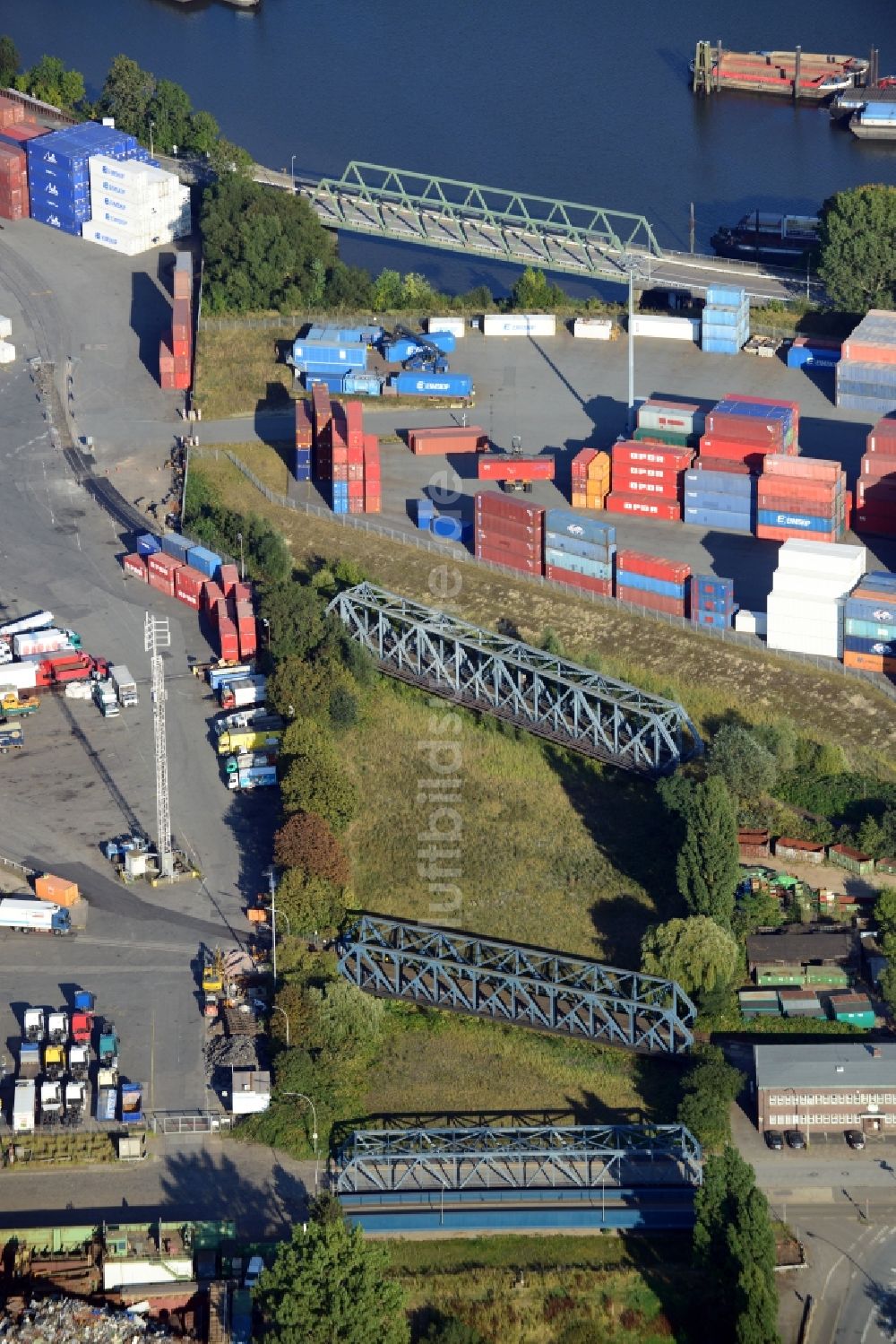 Hamburg aus der Vogelperspektive: Brücken am Ellerholzkanal in Hamburg-Mitte / Steinwerder