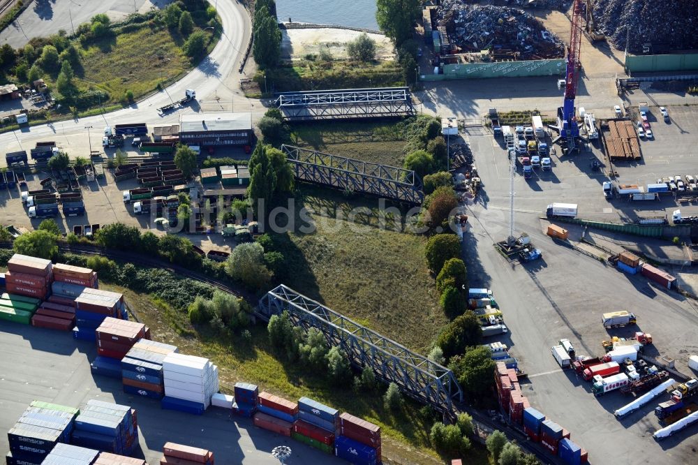 Hamburg aus der Vogelperspektive: Brücken am Ellerholzkanal in Hamburg-Mitte / Steinwerder