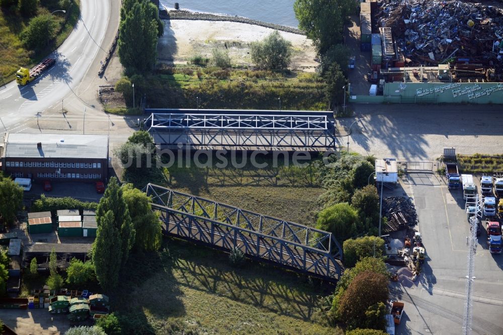 Hamburg aus der Vogelperspektive: Brücken am Ellerholzkanal in Hamburg-Mitte / Steinwerder