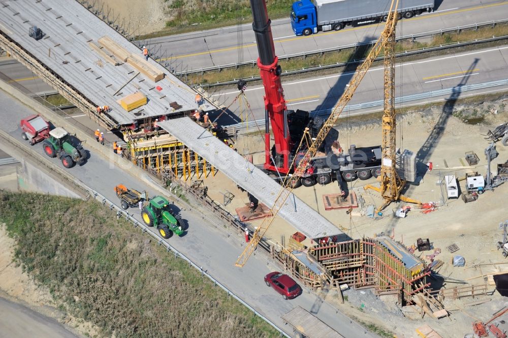 Dittersdorf aus der Vogelperspektive: Brücken- Montagearbeiten an der Streckenführung der BAB Bundesautobahn A9 bei Dittersdorf in Thüringen