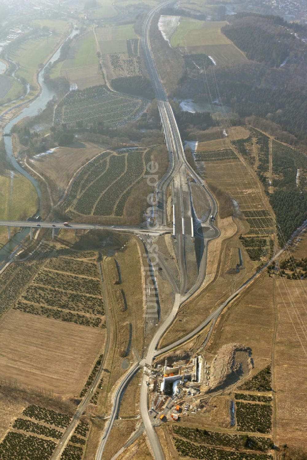 Bestwig von oben - Brückenbau und Anschlussstelle Bestwig der Autobahn A 64