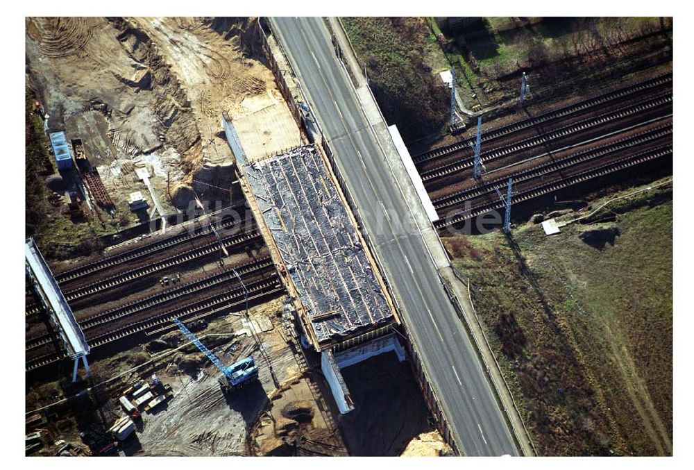 Mahlow / Brandenburg von oben - Brückenbau zur Stadtautobahnzufahrt am S-Bahnhof Schönefeld