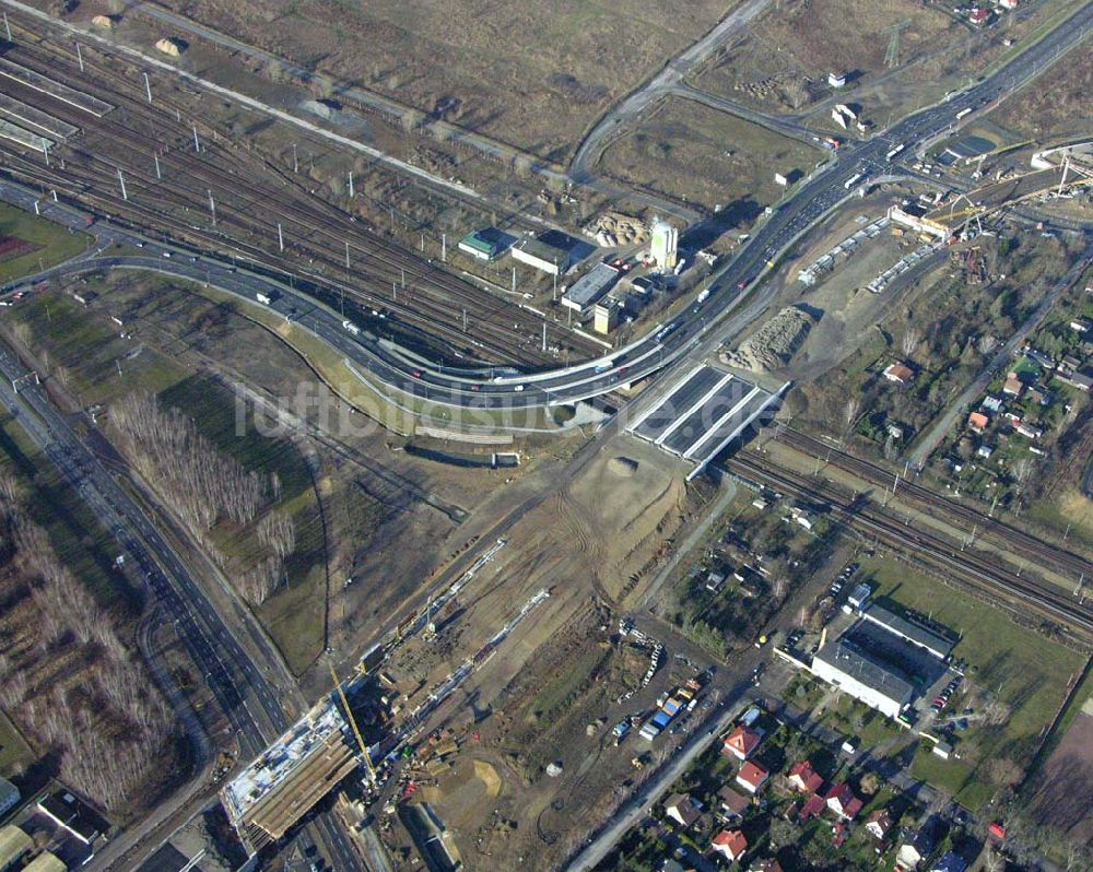 Luftbild Schönefeld - Brückenbau zur Stadtautobahnzufahrt am S-Bahnhof Schönefeld