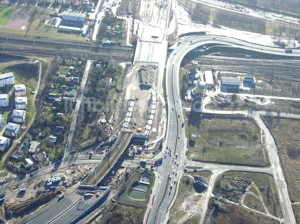 Luftaufnahme Schönefeld - Brückenbau zur Stadtautobahnzufahrt am S-Bahnhof Schönefeld