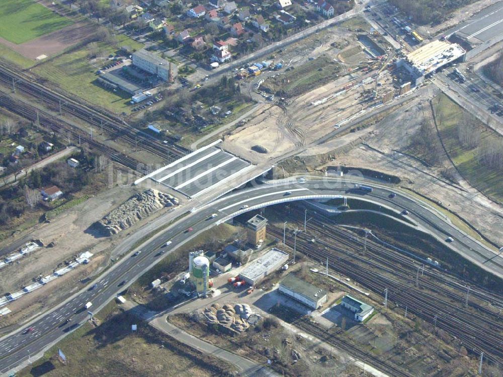 Luftbild Schönefeld - Brückenbau zur Stadtautobahnzufahrt am S-Bahnhof Schönefeld