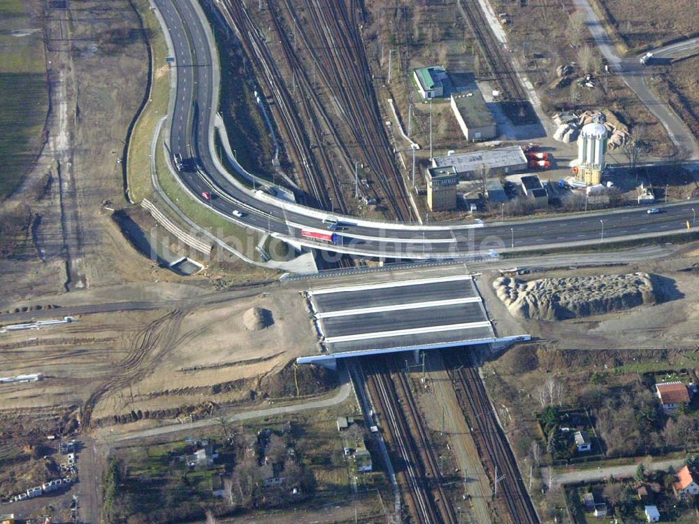 Luftbild Schönefeld - Brückenbau zur Stadtautobahnzufahrt am S-Bahnhof Schönefeld