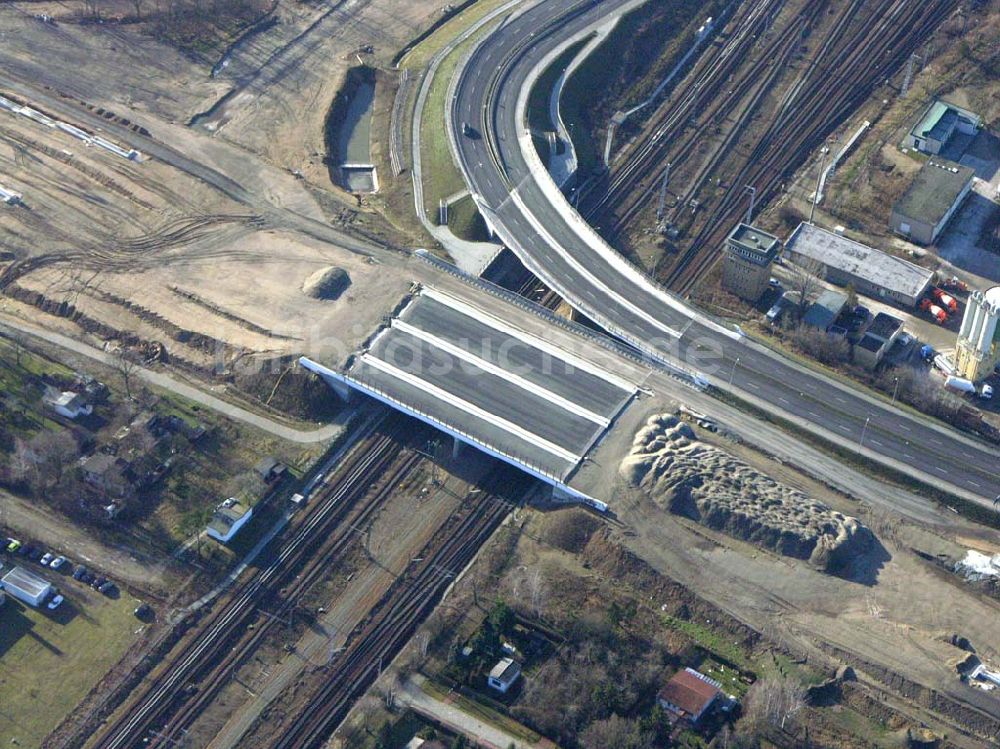 Luftbild Schönefeld - Brückenbau zur Stadtautobahnzufahrt am S-Bahnhof Schönefeld