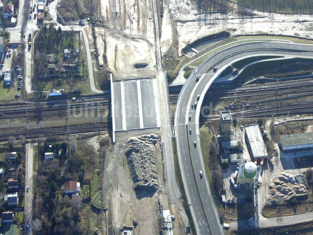 Luftbild Schönefeld - Brückenbau zur Stadtautobahnzufahrt am S-Bahnhof Schönefeld