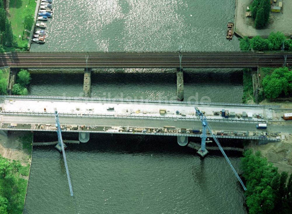 Luftbild Berlin - Köpenick - Brückenbau zwischen der Wuhlheide und Oberschöneweide in Berlin - Köpenick.