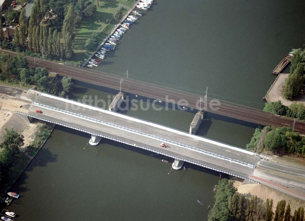 Luftaufnahme Berlin-Köpenick - Brückenbau zwischen der Wuhlheide und Oberschöneweide in Berlin - Köpenick.