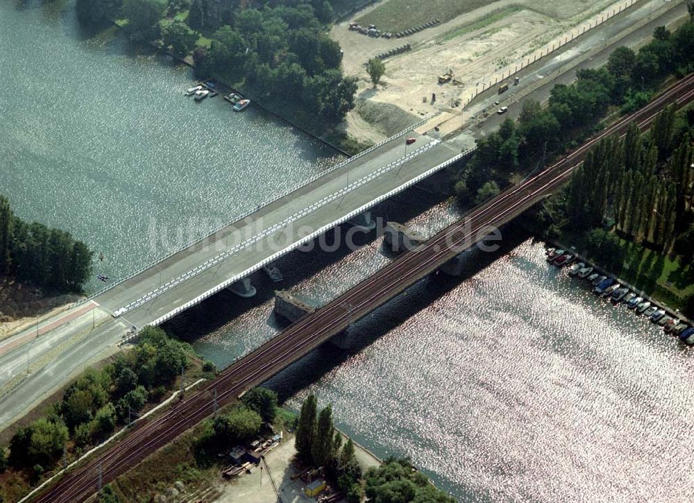 Berlin-Köpenick von oben - Brückenbau zwischen der Wuhlheide und Oberschöneweide in Berlin - Köpenick.