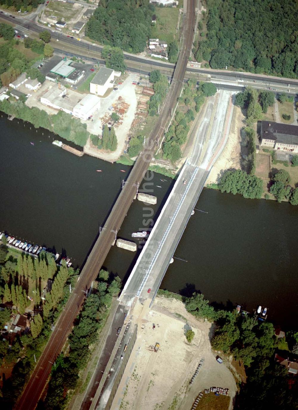 Luftaufnahme Berlin-Köpenick - Brückenbau zwischen der Wuhlheide und Oberschöneweide in Berlin - Köpenick.