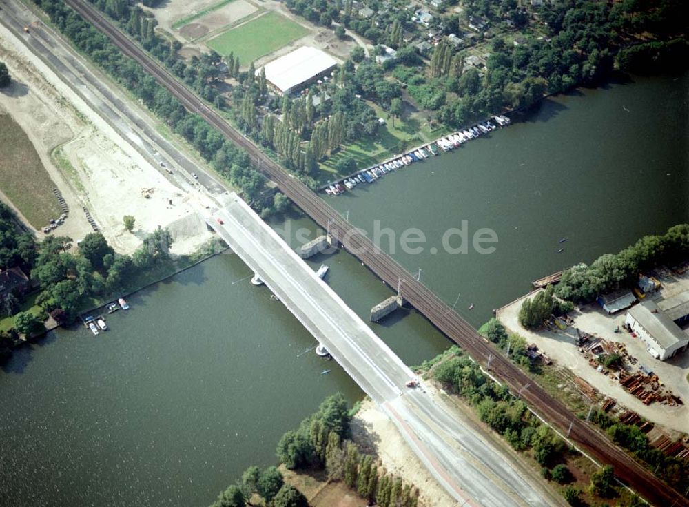 Berlin-Köpenick von oben - Brückenbau zwischen der Wuhlheide und Oberschöneweide in Berlin - Köpenick.