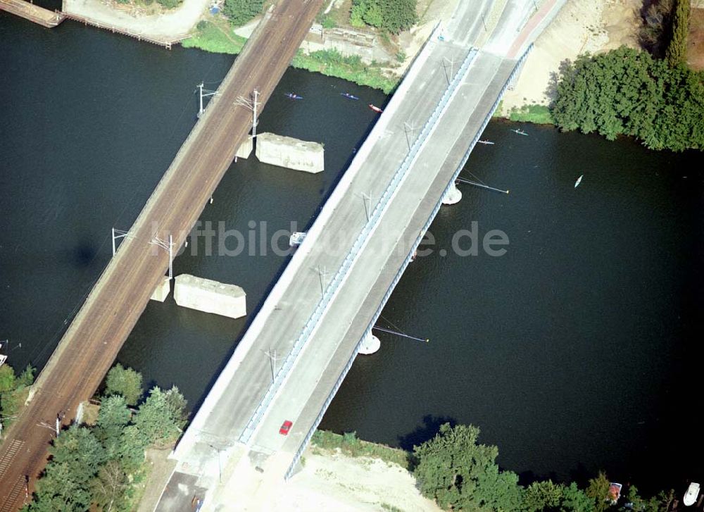 Luftaufnahme Berlin-Köpenick - Brückenbau zwischen der Wuhlheide und Oberschöneweide in Berlin - Köpenick.