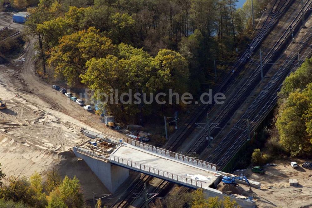 Luftaufnahme Rathenow - Brückenbauarbeiten an der Bahnlinie Berlin-Rathenow am südöstlichen Stadtrand von Rathenow