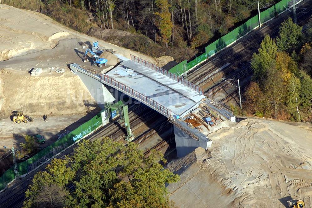 Luftaufnahme Rathenow - Brückenbauarbeiten an der Bahnlinie Berlin-Rathenow am südöstlichen Stadtrand von Rathenow