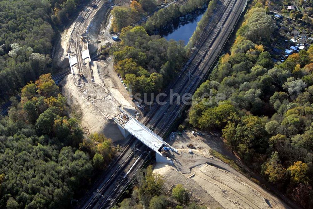 Luftbild Rathenow - Brückenbauarbeiten an der Bahnlinie Berlin-Rathenow am südöstlichen Stadtrand von Rathenow