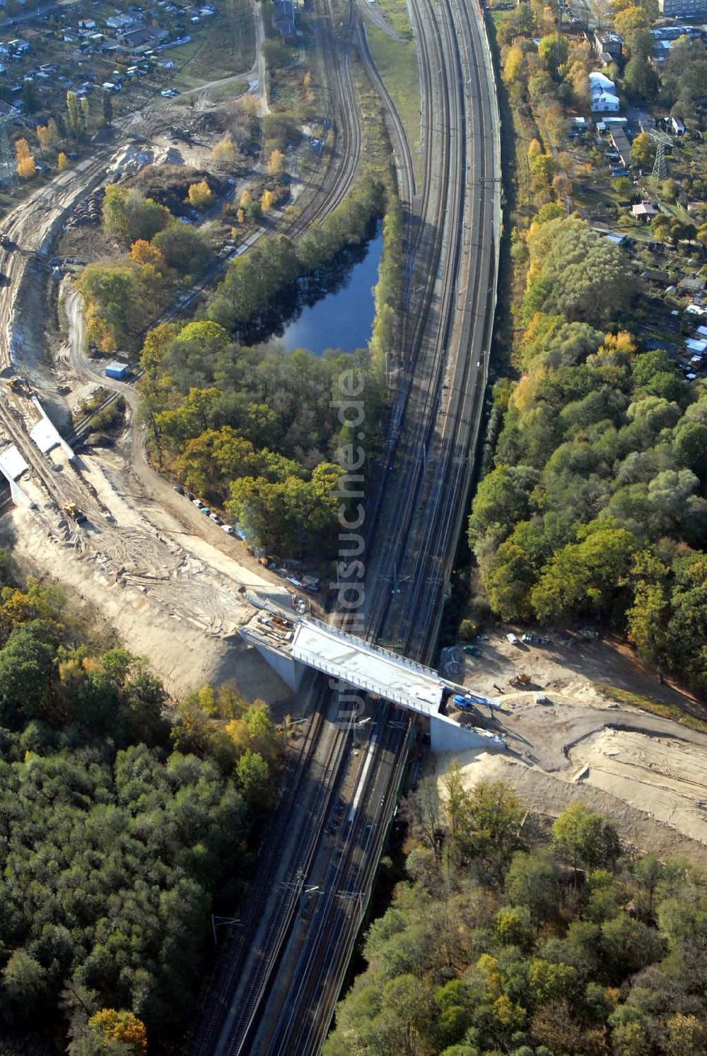 Luftaufnahme Rathenow - Brückenbauarbeiten an der Bahnlinie Berlin-Rathenow am südöstlichen Stadtrand von Rathenow