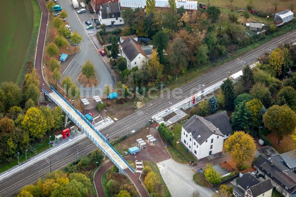 Bönen von oben - Brückenbauwerk am Bahnhof Nordbögge in Bönen im Bundesland Nordrhein-Westfalen, Deutschland