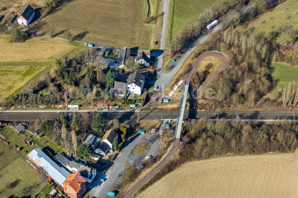 Bönen aus der Vogelperspektive: Brückenbauwerk am Bahnhof Nordbögge in Bönen im Bundesland Nordrhein-Westfalen, Deutschland