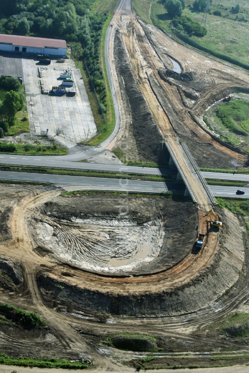 Borna von oben - Brückenbauwerk- Baustelle entlang der Trasse und des Streckenverlaufes der Bundesstraße B95 zur Autobahn BAB A72 in Borna im Bundesland Sachsen