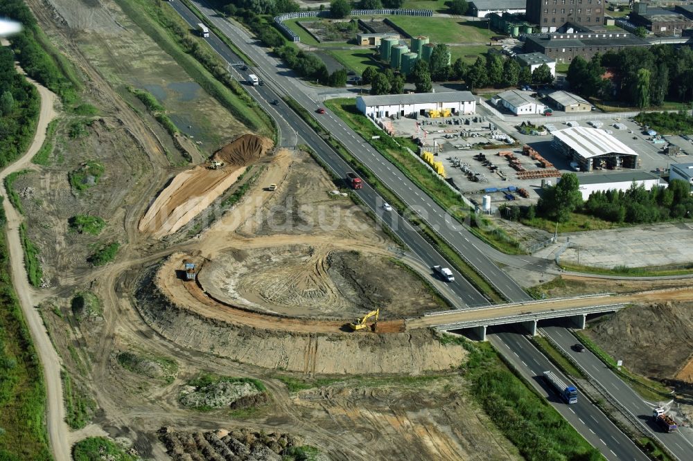 Luftbild Borna - Brückenbauwerk- Baustelle entlang der Trasse und des Streckenverlaufes der Bundesstraße B95 zur Autobahn BAB A72 in Borna im Bundesland Sachsen