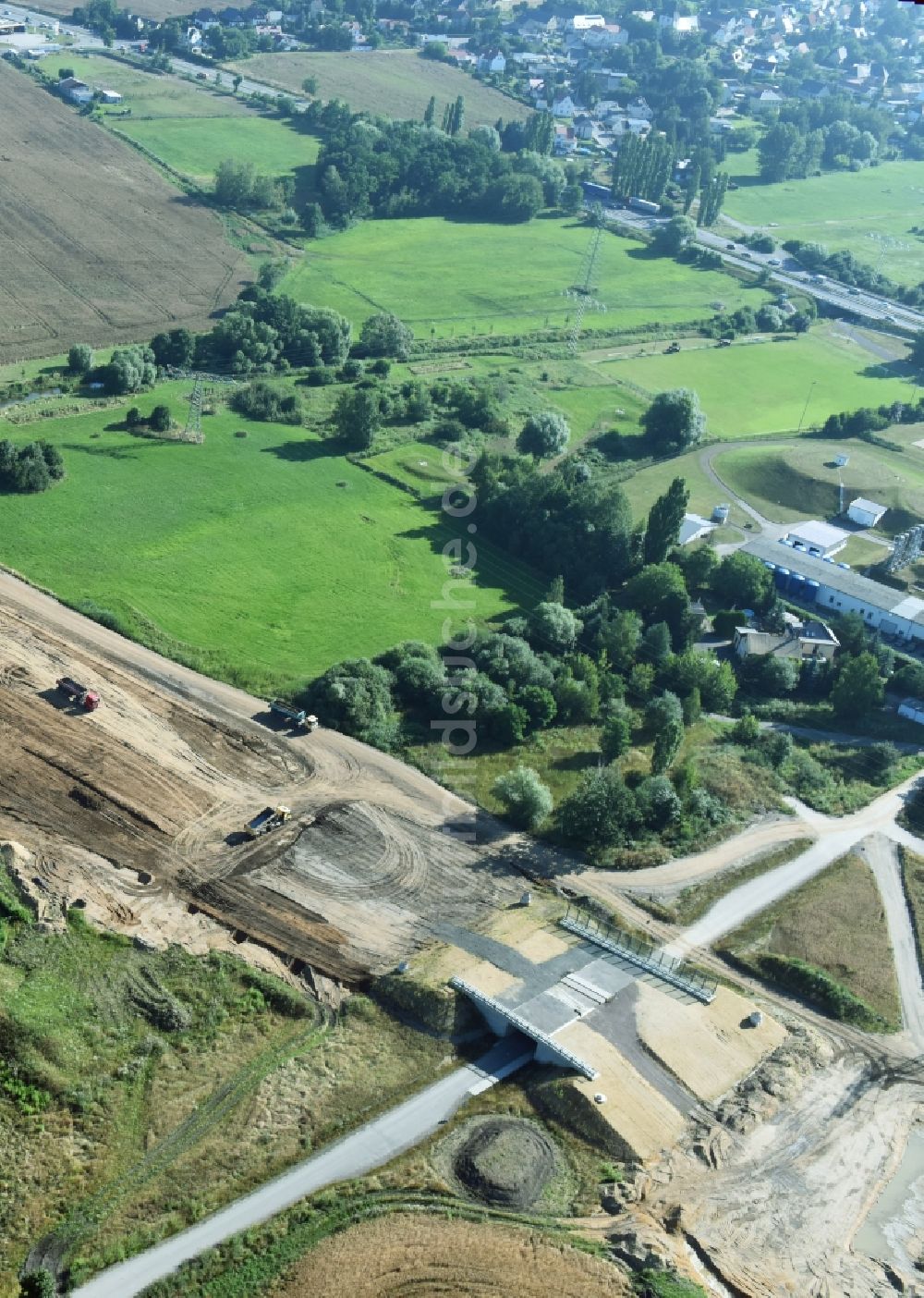 Kesselhain von oben - Brückenbauwerk- Baustelle entlang der Trasse und des Streckenverlaufes der Bundesstraße B95 zur Autobahn BAB A72 in Kesselhain im Bundesland Sachsen