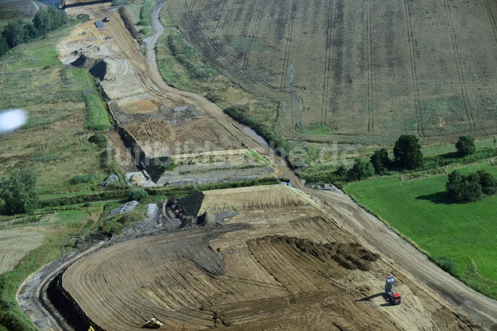 Luftbild Borna - Brückenbauwerk über das Flüßchen Eula entlang der Trasse und des Streckenverlaufes der Bundesstraße B95 zur Autobahn BAB A72 in Espenhain im Bundesland Sachsen