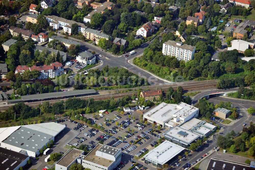 Luftaufnahme Berlin - Brückenbauwerk an der Bundestraße B101 an der Bahnstrecke Dresdner Bahn zum S- Bahnhof Marienfelde in Berlin