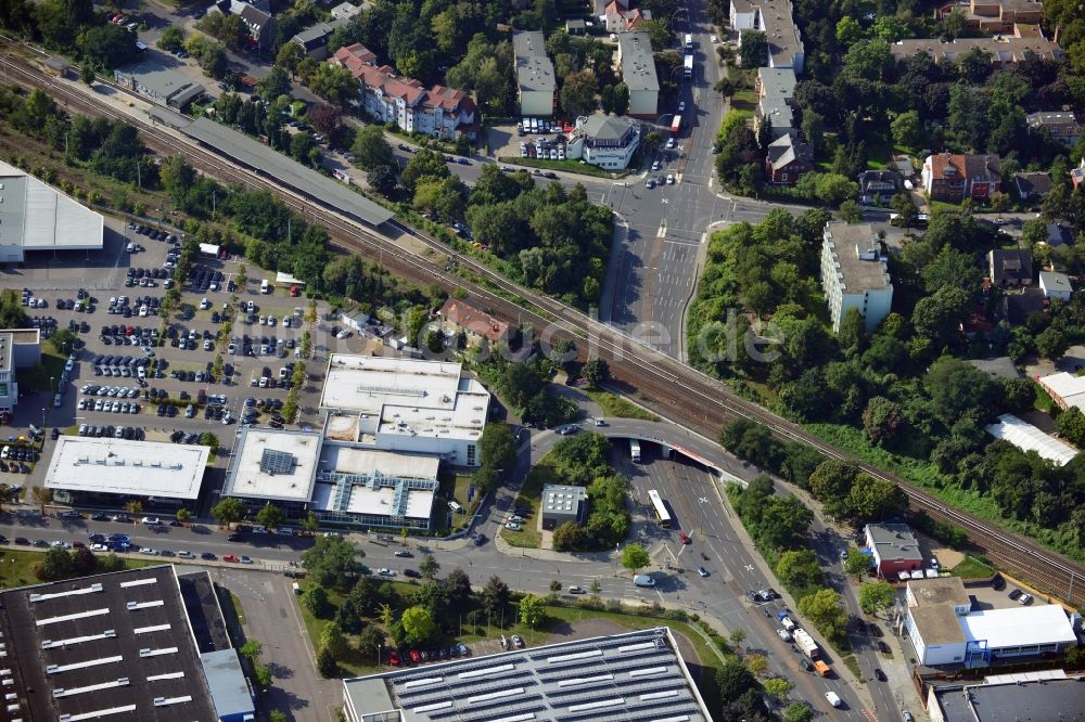 Berlin aus der Vogelperspektive: Brückenbauwerk an der Bundestraße B101 an der Bahnstrecke Dresdner Bahn zum S- Bahnhof Marienfelde in Berlin