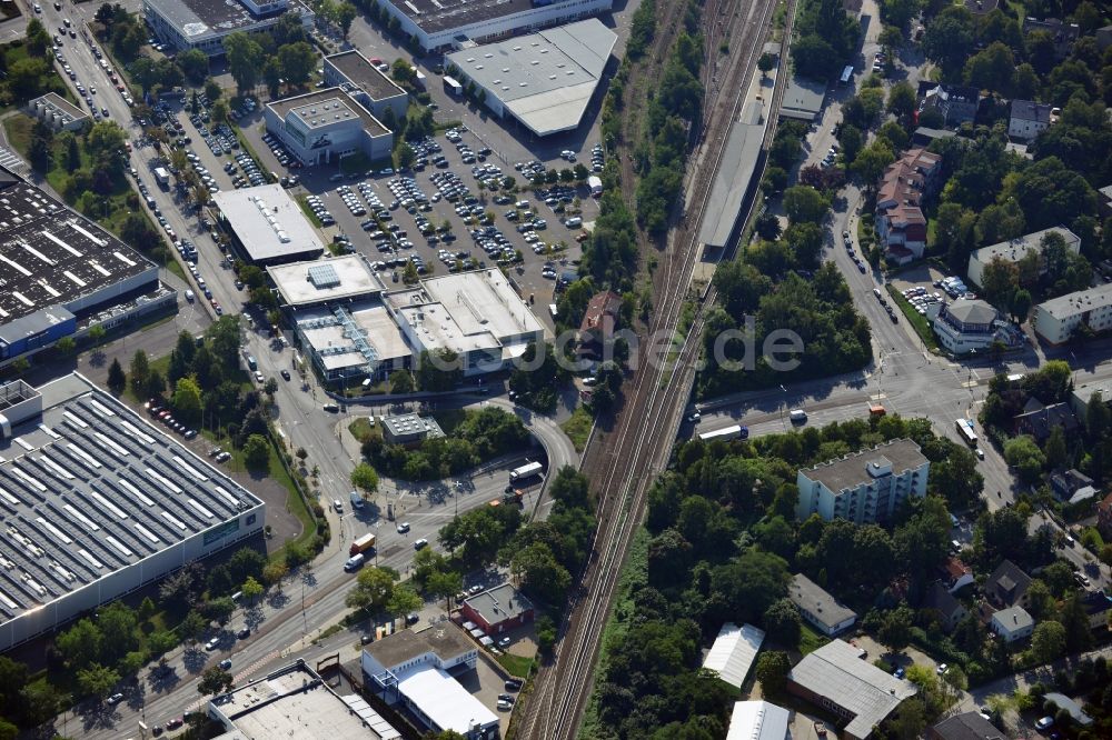 Berlin von oben - Brückenbauwerk an der Bundestraße B101 an der Bahnstrecke Dresdner Bahn zum S- Bahnhof Marienfelde in Berlin