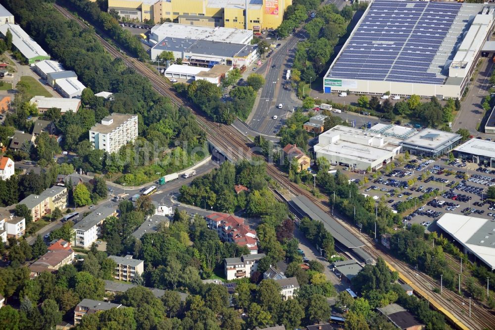 Berlin von oben - Brückenbauwerk an der Bundestraße B101 an der Bahnstrecke Dresdner Bahn zum S- Bahnhof Marienfelde in Berlin